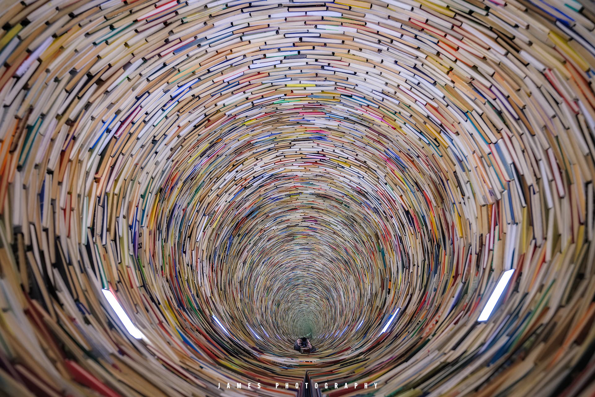 “时光漩涡:布拉格觉醒在春天”