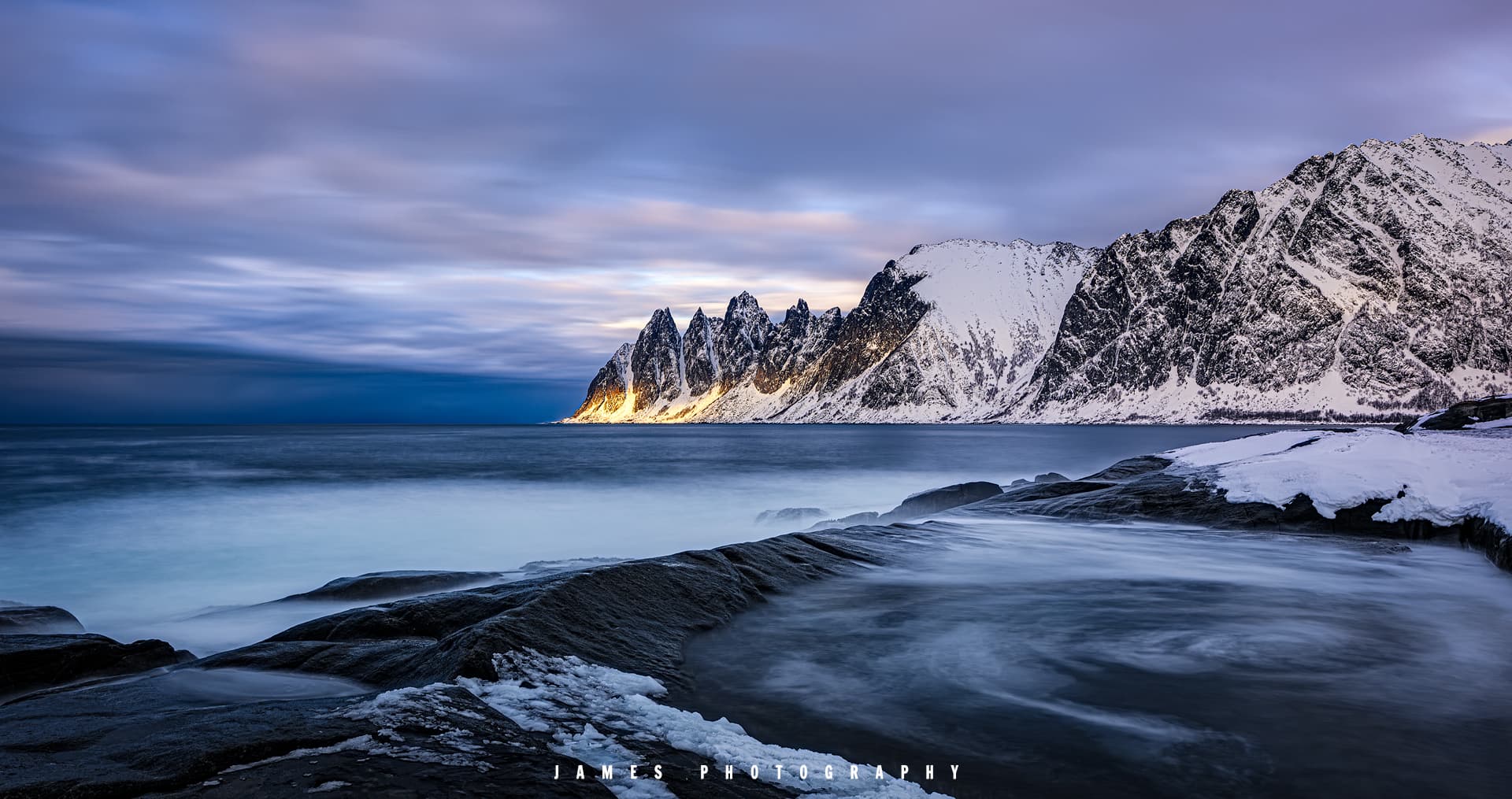 海舌漩涡下的雪山光影